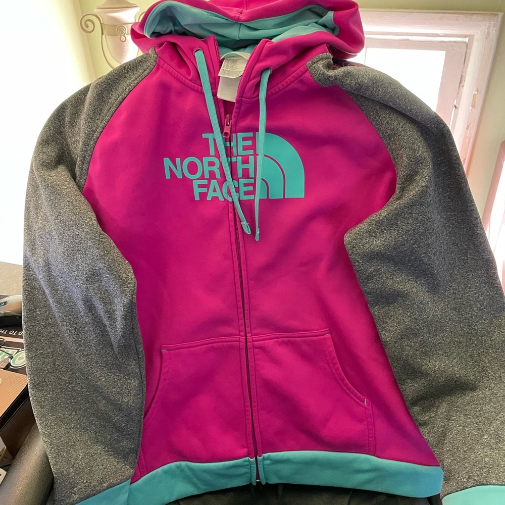The North Face zip up fleece hoodie. Size XL Women’s. Excellent condition.